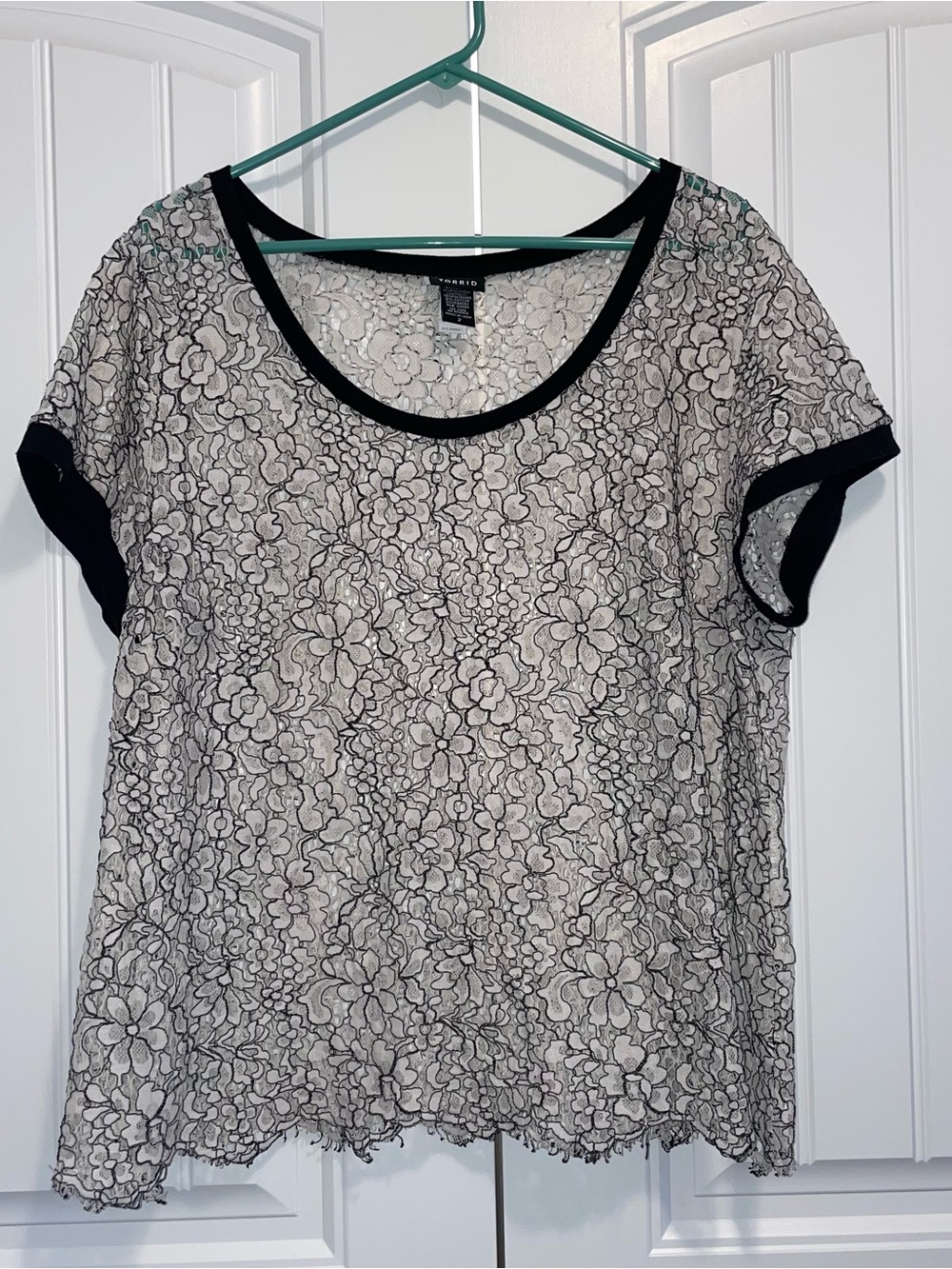 torrid Black Floral Lace Short Sleeve Top